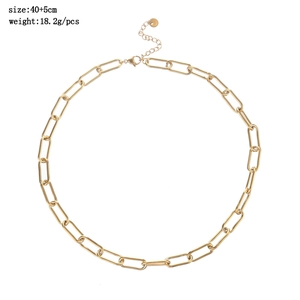 Detailed view of golden stainless steel paperclip chain necklace with size and weight info