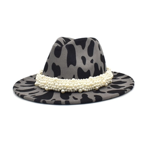 Chapeau fedora léopard gris pour femme avec décoration élégante en perles blanches