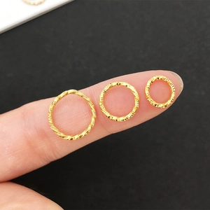 Minimalist gold geometric rings for women featuring faceted textures and sparkling finish