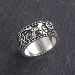 Steampunk Zahnradring in Silber mit detaillierten mechanischen Industrie Gravuren