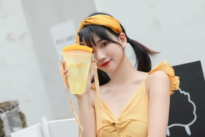 Creative yellow ice cream shaped plastic water bottle with matching adjustable shoulder strap