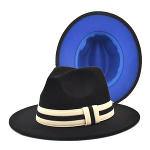 Détail du chapeau fedora en laine avec doublure bleue et ruban rayé