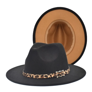 Détail du chapeau fedora en laine avec ruban léopard et doublure intérieure kaki