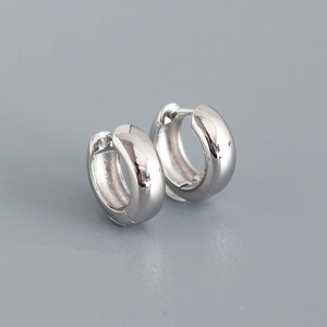 Detailed macro view of high-polished S925 sterling silver round hoop earrings with snap closure