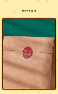 Dettaglio del sacchetto regalo in kraft marrone con adesivo rosso Merry Xmas e cuciture