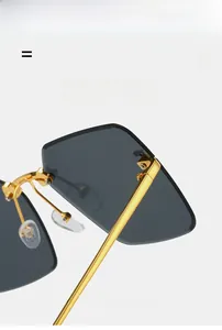 Detailansicht der goldenen Metallscharniere und dunkelgrauen randlosen Sonnenbrille