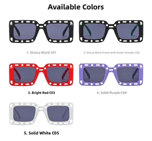 Quadratische Sonnenbrille mit Cut-out-Design in Schwarz, Rot, Lila und Weiß für Partys