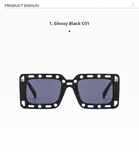 Detailansicht schwarzer quadratischer Sonnenbrille mit Cut-out-Rahmen in Bright Black C01
