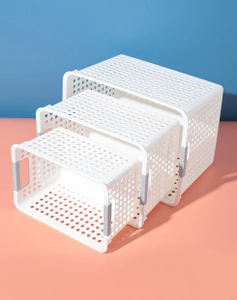 Lot de trois paniers de rangement en plastique blanc avec poignées grises