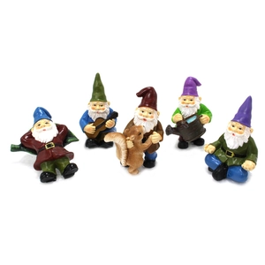 Vue détaillée de 5 figurines de nains de jardin miniatures en résine de couleurs variées