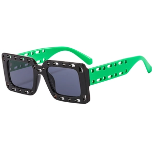 Quadratische Cut-Out-Sonnenbrille mit schwarzem Rahmen und neongrünen Bügeln