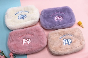 Broderie détaillée de motif de chien sur trousses à maquillage en peluche rose et beige