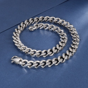 Collier maille gourmette en acier inoxydable argenté poli avec design plat classique