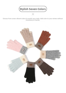 Guanti in maglia touch in sette colori con polsini a costine ed etichetta in pelle