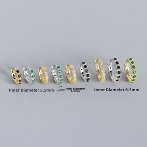 Detailed size chart for S925 sterling silver huggie earrings with inner diameter measurements