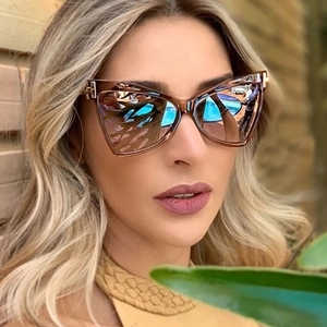 Dames vlinder zonnebril met amberkleurig montuur en gradiënt glazen voor mode-look