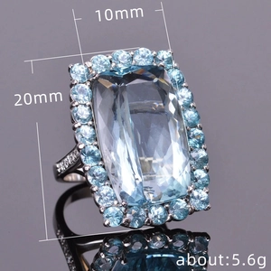 Bague avec zircon bleu ciel rectangulaire et cristaux, pierre 10x20mm, finition argentée