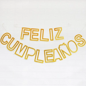 Λεπτομέρεια από χρυσό γκλίτερ πανό Feliz Cumpleaños για ισπανικά πάρτι γενεθλίων