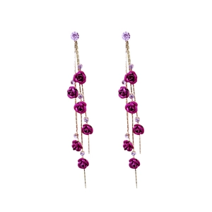 Boucles d'oreilles longues fleurs de rose violette avec chaîne dorée et strass brillants