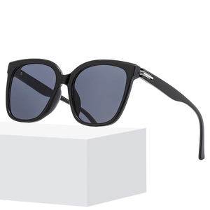 Occhiali Da Sole Quadrati Oversize Alla Moda Protezione UV400 Montura PC Lente AC Occhiali Eleganti Per Uomini E Donne Guida Viaggi