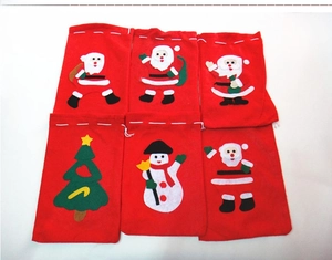Set di 6 sacchetti regalo di Natale rossi in feltro con Babbo Natale, pupazzo di neve e albero