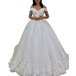 Robe de mariée princesse à col en V, épaules dénudées avec appliques de dentelle et tulle