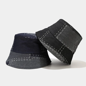 Retro Patchwork Denim Fischerhut mit weißen Kontrastnähten in Dunkelblau und Anthrazit