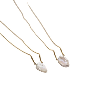 Minimalist Baroque pearl necklaces with irregular white pearls on gold chains