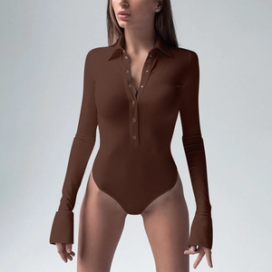 Body marron foncé moulant à manches longues avec col polo et patte de boutonnage