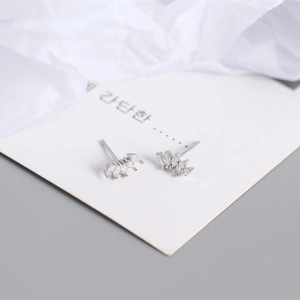 S925 sterling silver marquise-cut zircon stud earrings with fan-shaped crown design