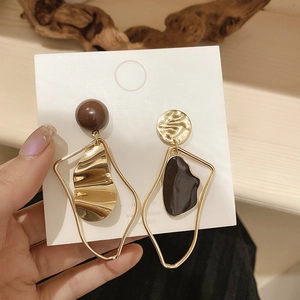 Detail of asymmetric irregular drop oil earrings with geometric frames and S925 silver needles
