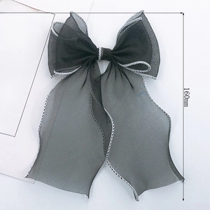Grande fermaglio per capelli a fiocco in organza nera dimensioni 120mm x 160mm fondo bianco