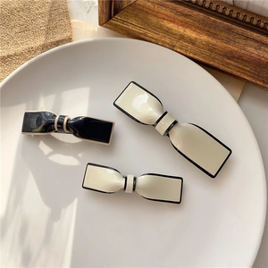 Elegant retro bow hair clip set in black and white finish for chic styling