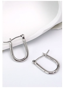 Macro shot showing 925 hallmark on minimalist U-shaped silver horseshoe earrings