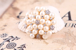 Detailed view of elegant pearl flower brooch with sparkling rhinestone accents