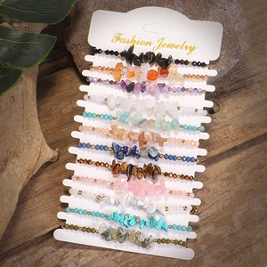 Set de pulseras tejidas a mano con piedras naturales irregulares y cuentas de colores