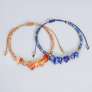 Pulsera tejida a mano con piedras naturales irregulares de colores y cordón ajustable