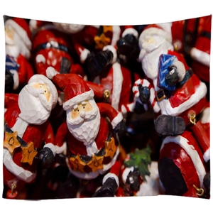 Weihnachtswandteppich mit dichtem Weihnachtsmann-Muster und JOY Stern-Dekorationen