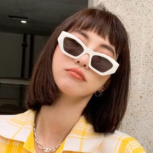 Retro white thick-frame irregular geometric sunglasses with dark lenses for fashion