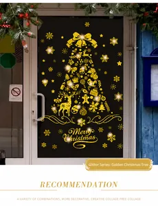 Nahaufnahme der glitzernden goldenen Weihnachtsbaum-Fensteraufkleber mit Weihnachtsgrüßen