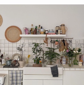 British style checkered pouch shown in a cozy kitchen setting with warm decor