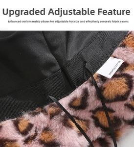 Detail eines Leoparden-Kunstpelzhutes mit verstellbarem Kordelzug innen und Polyesterfutter