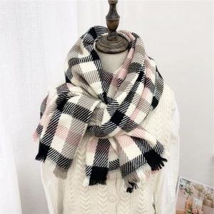 Dicker Plaid Winterschal für Damen in Schwarz-Weiß mit Karomuster und Fransenrand