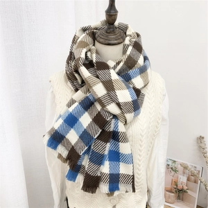Dicker Winter-Karoschal mit braun-blauen Mustern und Fransenquasten für Damen