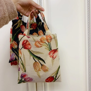 Floral tulip jacquard tote bag in beige and deep blue vintage oil painting colors