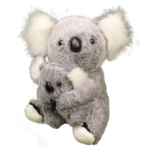 Mamma koala e cucciolo di peluche grigio e bianco, giocattolo morbido su fondo bianco