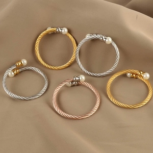 Minimalist stainless steel cable bracelets with pearls in gold, silver and rose gold
