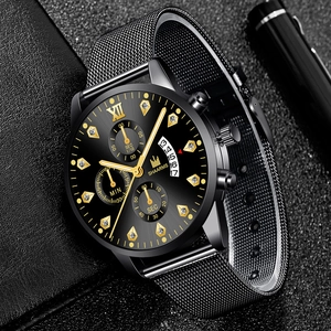 Gros plan d'une montre homme noire avec bracelet maille, index diamants et calendrier