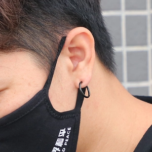 Minimalist matte black titanium steel spring ear clip for non-pierced ears on model