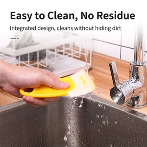 Racleur de cuisine minimaliste en silicone avec manche ergonomique rincé sous l'eau courante